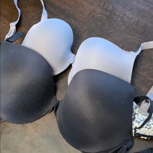 2 Wacoal Bras - 34DD, 858191 & 853272